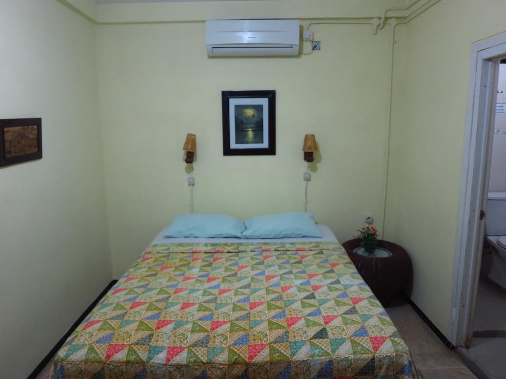 Enny'S Guest House Malang Quarto foto