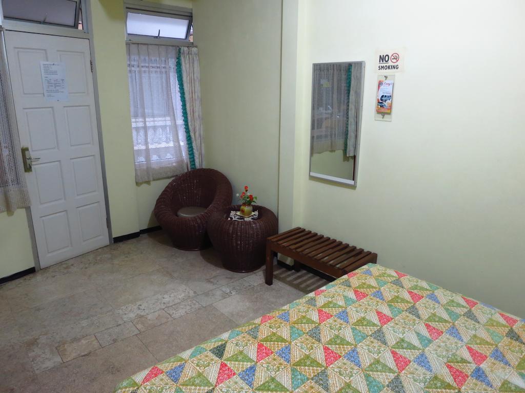 Enny'S Guest House Malang Quarto foto