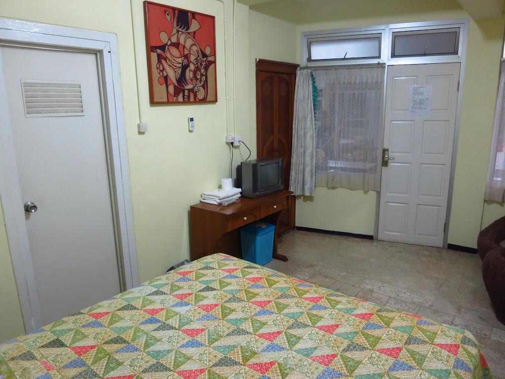 Enny'S Guest House Malang Quarto foto