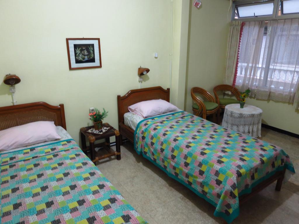 Enny'S Guest House Malang Quarto foto