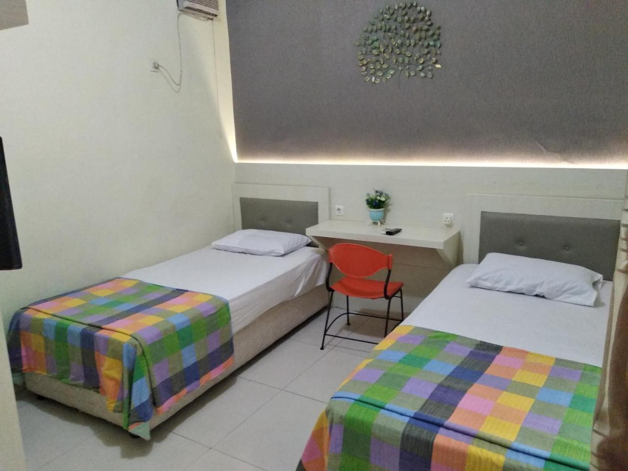 Enny'S Guest House Malang Exterior foto