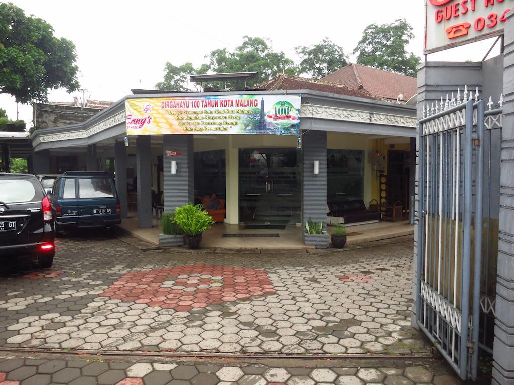 Enny'S Guest House Malang Exterior foto