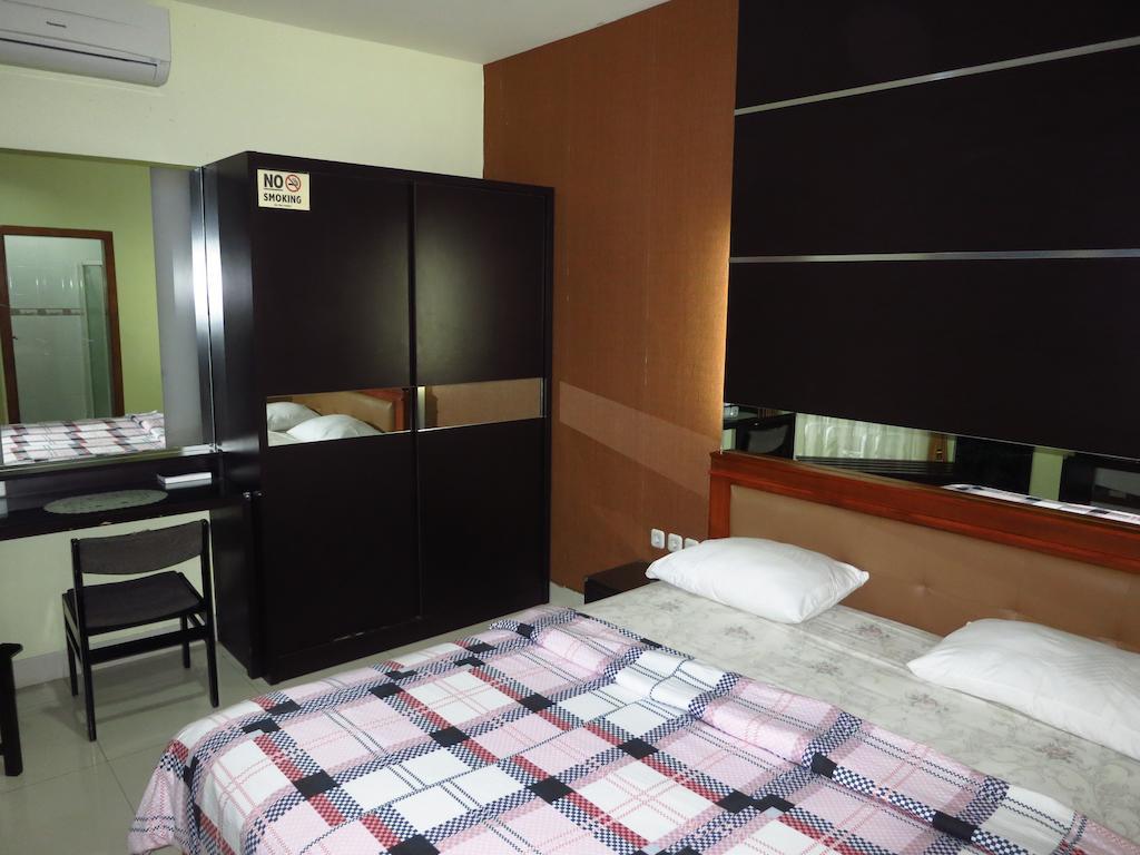 Enny'S Guest House Malang Exterior foto