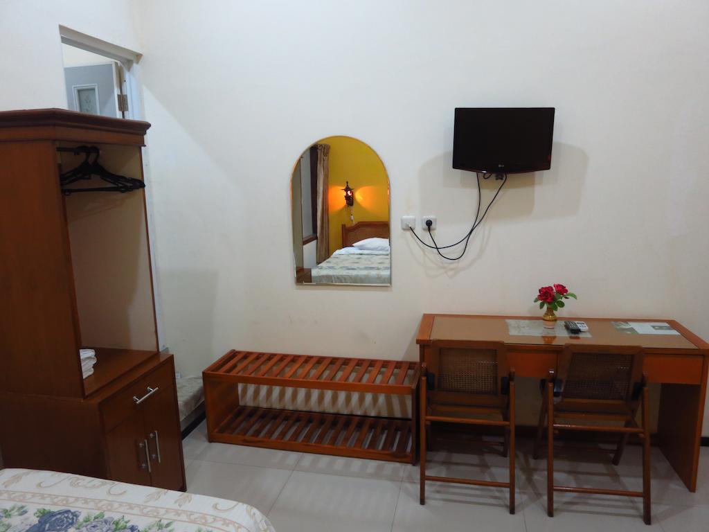 Enny'S Guest House Malang Exterior foto