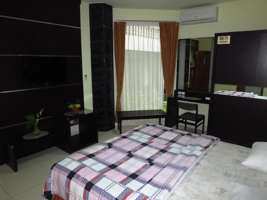 Enny'S Guest House Malang Exterior foto