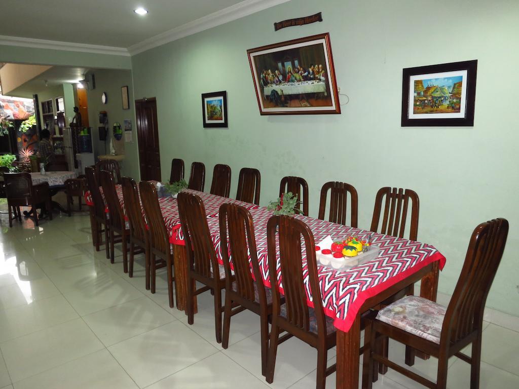 Enny'S Guest House Malang Exterior foto