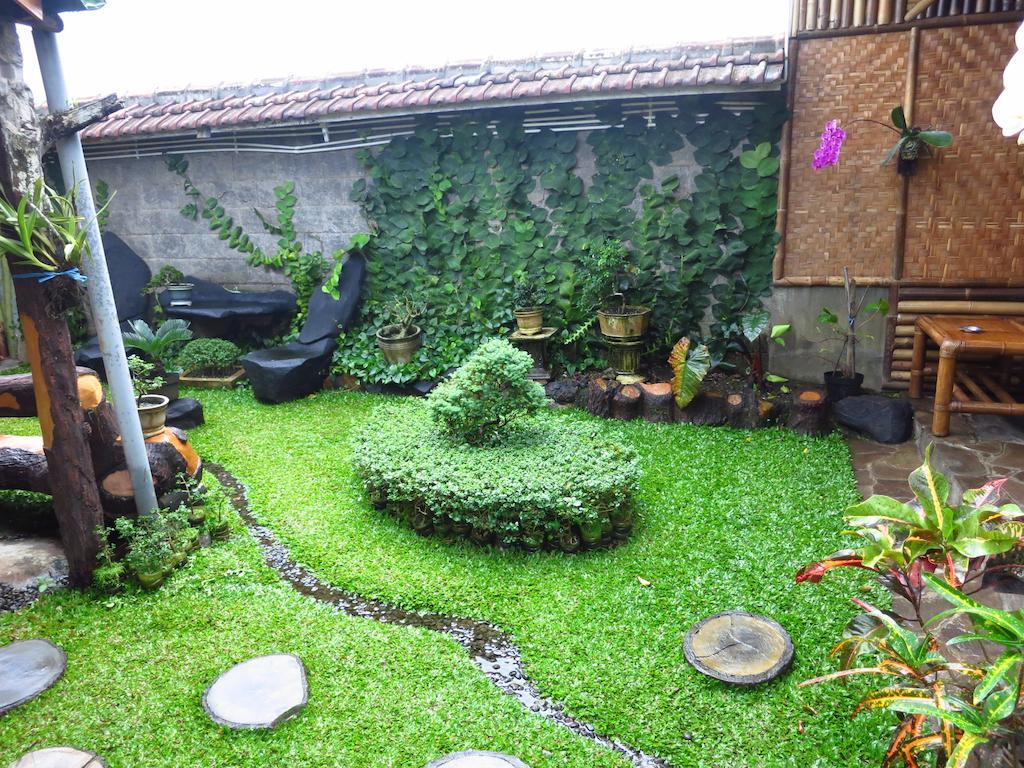 Enny'S Guest House Malang Exterior foto