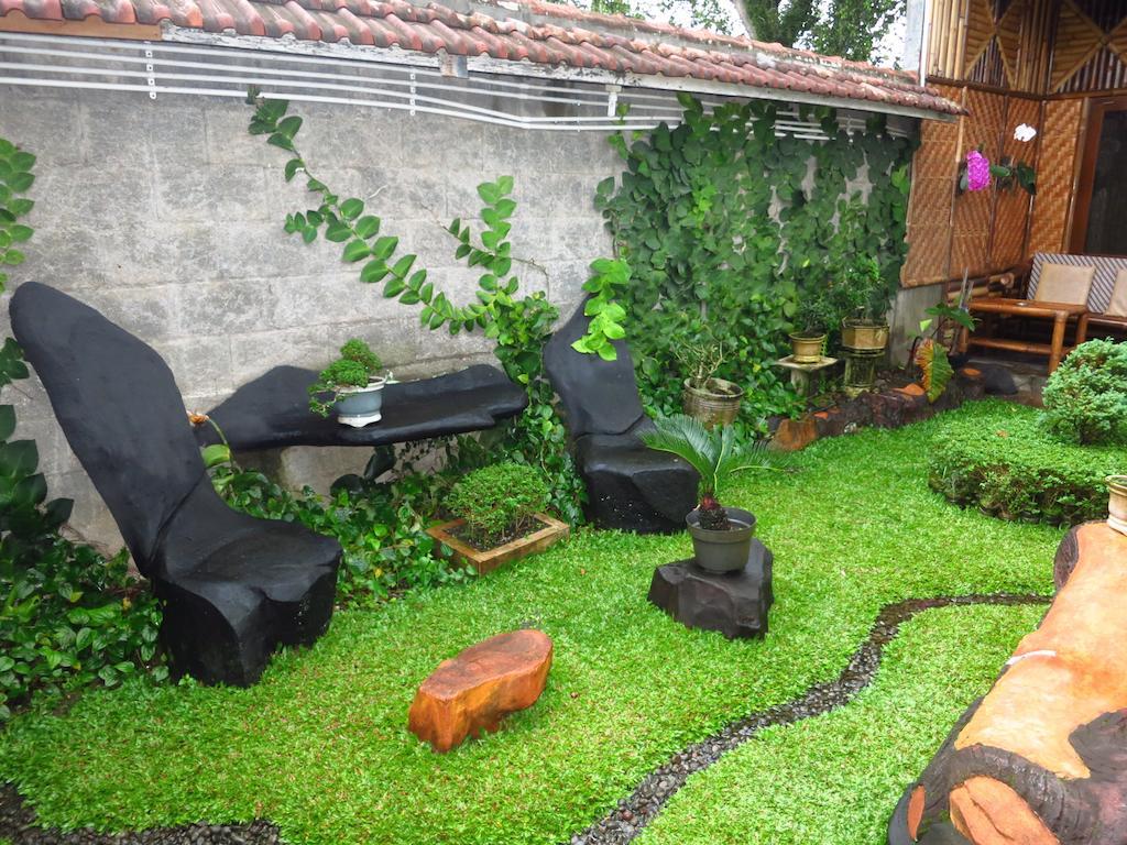 Enny'S Guest House Malang Exterior foto