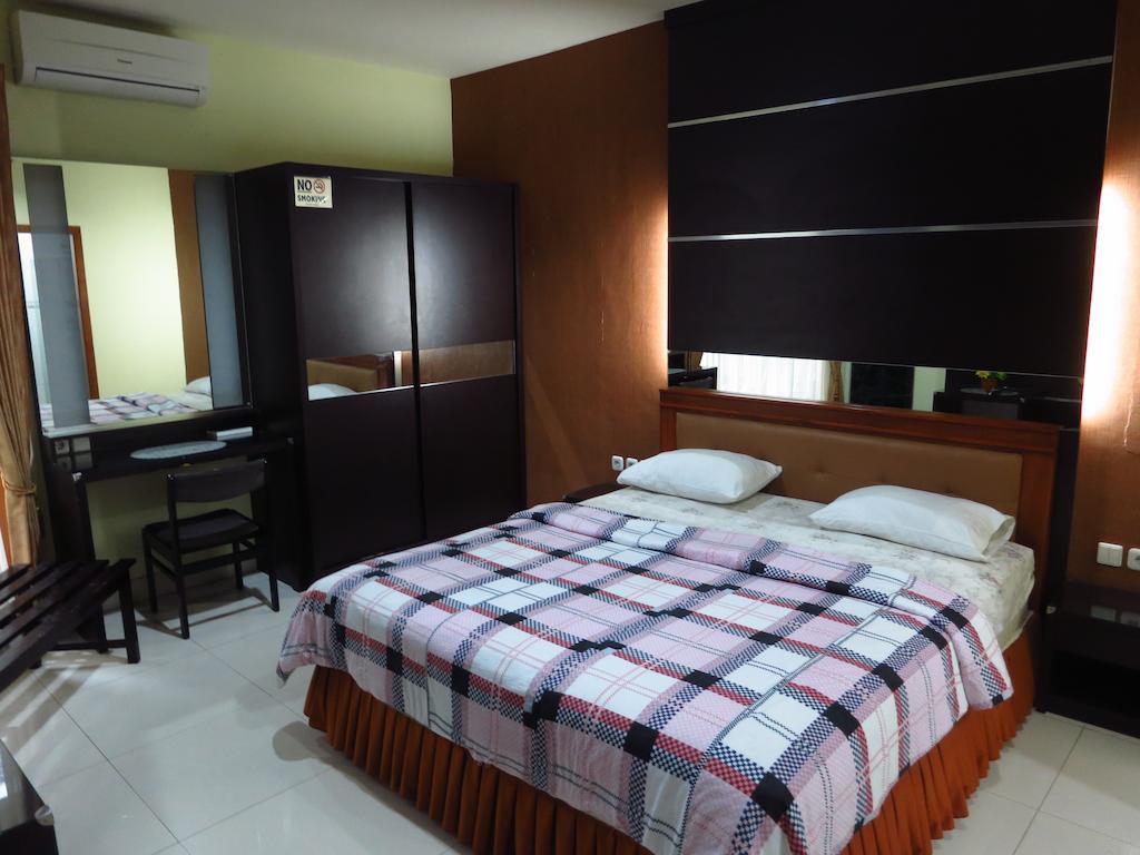 Enny'S Guest House Malang Exterior foto