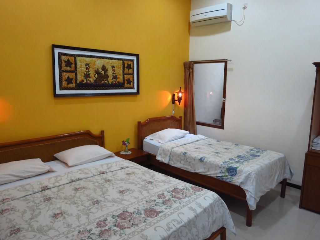 Enny'S Guest House Malang Exterior foto