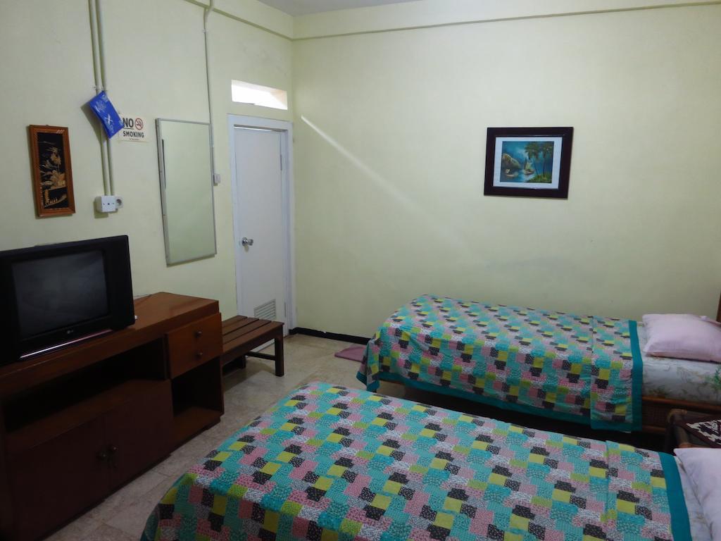 Enny'S Guest House Malang Exterior foto