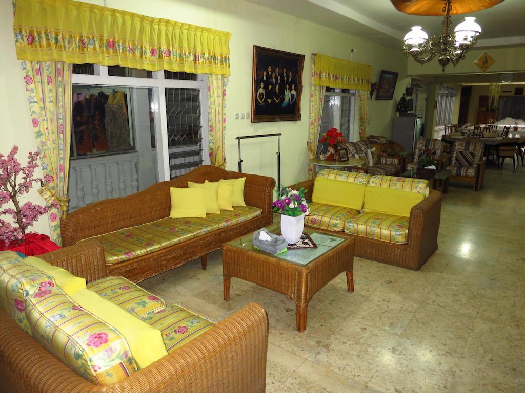 Enny'S Guest House Malang Exterior foto