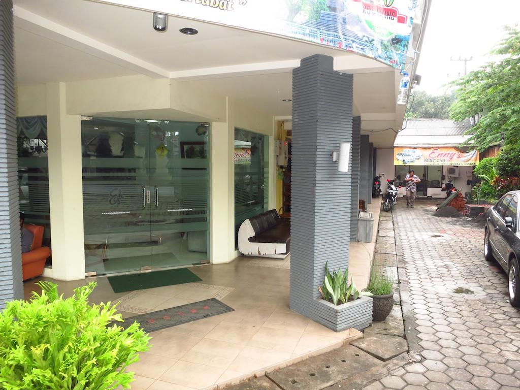 Enny'S Guest House Malang Exterior foto
