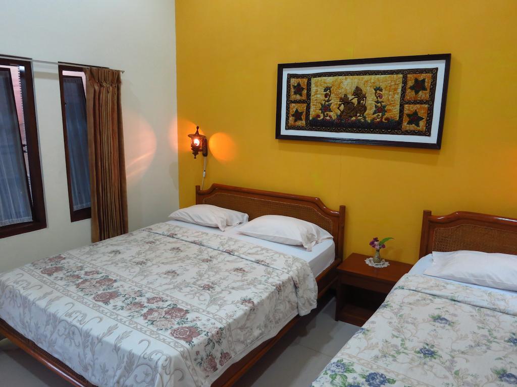 Enny'S Guest House Malang Exterior foto