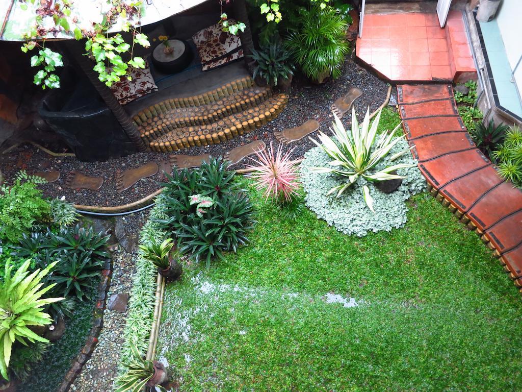 Enny'S Guest House Malang Exterior foto