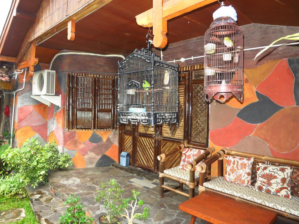 Enny'S Guest House Malang Exterior foto