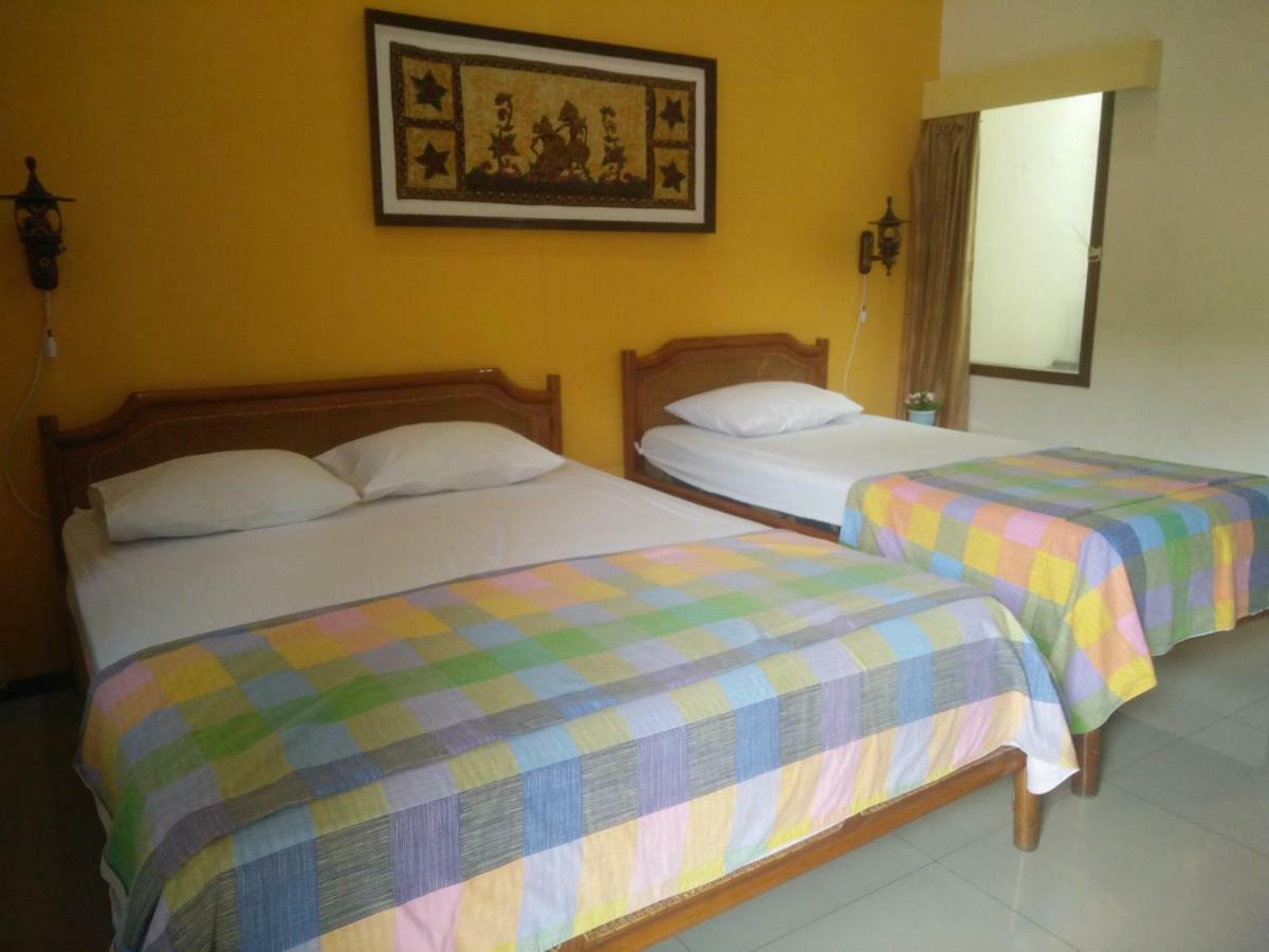 Enny'S Guest House Malang Exterior foto