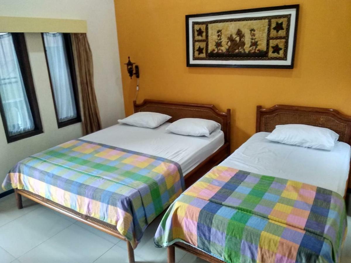 Enny'S Guest House Malang Exterior foto
